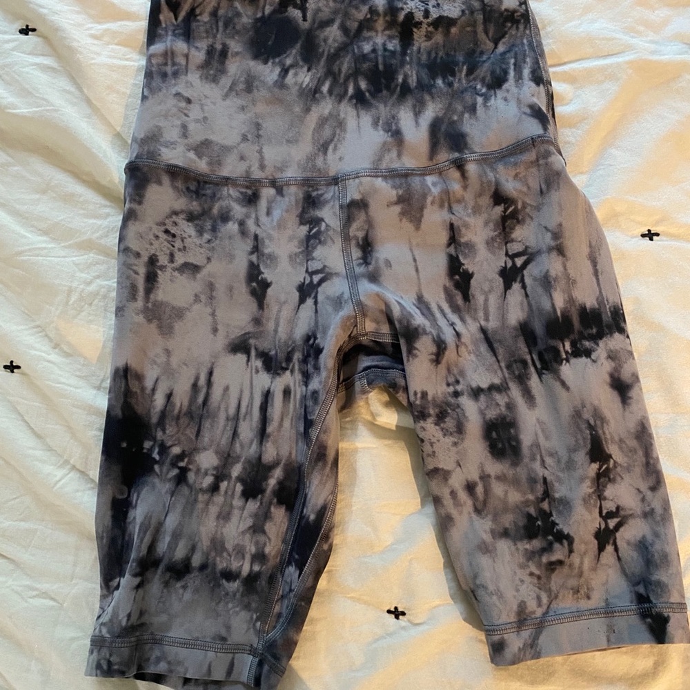 lululemon athletica Black and Gray Tie-Dye Bike Shorts
